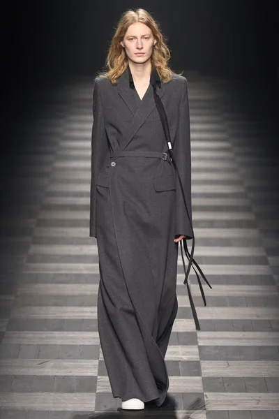Look 19
